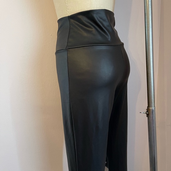 Black cut-out knee leggings - Picture 5 of 8